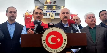 Bakan Karaismailoğlu ve Bakan Dönmez sanayicilerle toplantı yaptı