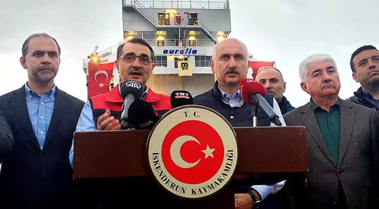 Bakan Karaismailoglu ve Bakan Donmez sanayicilerle toplanti yapti habermeydan