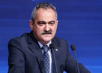 Bakan Özer, Adıyaman’da çadır sınıfları inceledi