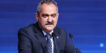 Bakan Özer, Adıyaman’da çadır sınıfları inceledi