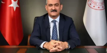 Bakan Özer’den teknoloji destekli öğrenme için etkileşimli tahta açıklaması