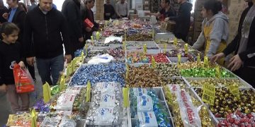 Muş’ta Bayram şekerleri marketlerde tezgâhları renklendirdi