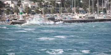 Bodrum-Datça feribot seferleri olumsuz hava koşulları nedeniyle iptal edildi