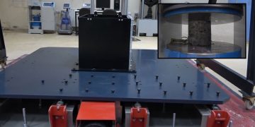 Depremde yıkılan binaların karot analizleri Muş’ta inceleniyor