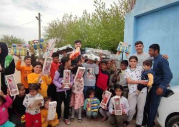 Depremzede çocuklara oyuncak dağıtıldı