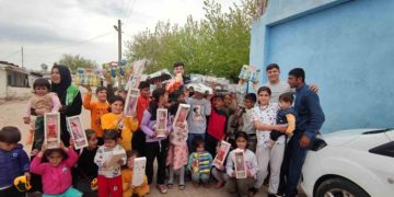 Depremzede çocuklara oyuncak dağıtıldı