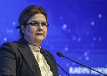 Aile ve Sosyal Hizmetler Bakanı Derya Yanık, huzurevi sakinleriyle bayramlaştı