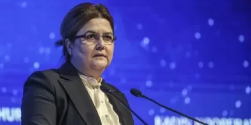 Aile ve Sosyal Hizmetler Bakanı Derya Yanık, huzurevi sakinleriyle bayramlaştı