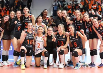 Eczacıbaşı Çukurova’ya set vermedi