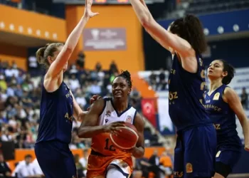 Fenerbahçe Alagöz final serisinde 2-0 öne geçti