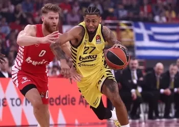 Fenerbahçe, Atina’da Olympiakos’u 82-78 yendi