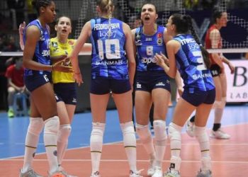 Fenerbahçe Opet finale yükselerek, Vakıfbank’ın rakibi oldu