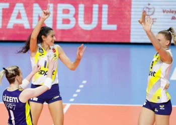 Fenerbahçe Opet set vermeden kazandı