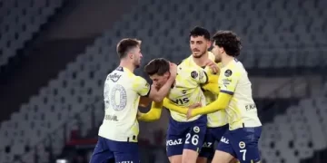 Fenerbahçe geriden gelip 2-1 kazandı