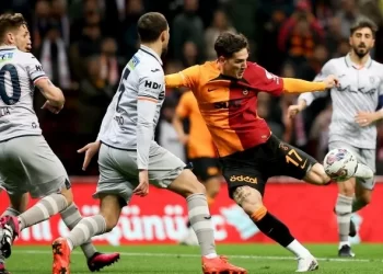 Galatasaray elendi, Başakşehir turladı