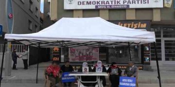 HDP evlat nöbetindeki ailelerin sesini müzikle bastırmaya çalıştı