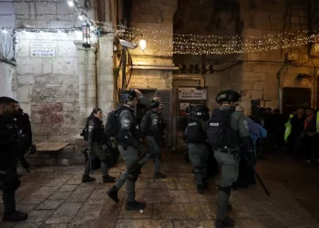 İsrail polisinden Mescid-i Aksa’ya saldırı!