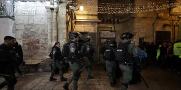 İsrail polisinden Mescid-i Aksa’ya saldırı!
