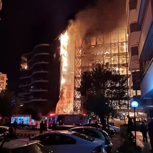 Izmir Narliderede korkutan yangin2 habermeydan