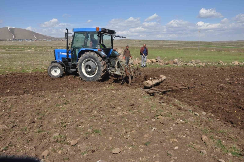 Mus Bulanikta etkili olan yagislar ciftcinin yuzunu guldurdu Habermeydan