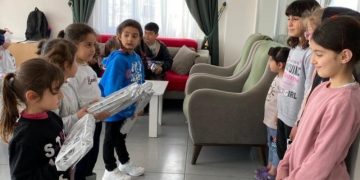 Muş’ta Kur’an kursu öğrencilerinden depremzede çocuklara destek