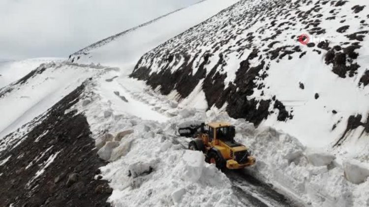 Musta Nisan ayinda 5 metre kar ile mucadele ediliyor Habermeydan