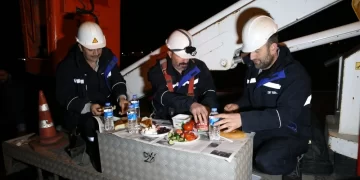 Muş’ta Vedaş ekipleri elektrik kesilmelerine karşı gece gündüz görev başında