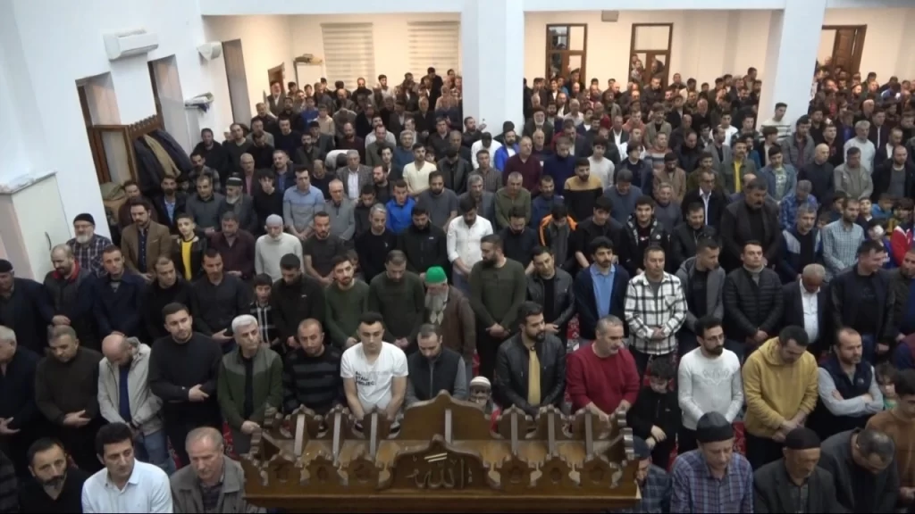 Musta kadir gecesi camiler doldu tasti Habermeydan