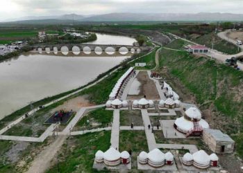 Muş’ta tarihi Murat köprüsü çevresinde turizm şahlandı