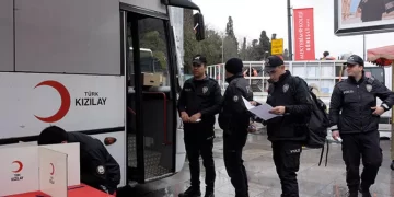 Şişli ilçe Emniyet Müdürlüğü ekiplerinden Türk Kızılay’ına kan bağışı