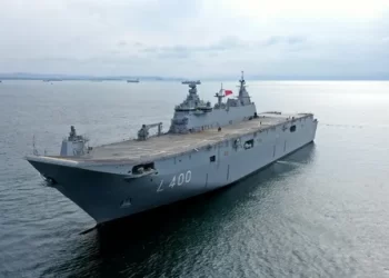 Dünyanın ilk SİHA gemisi olan TCG Anadolu’ya bayramda da yoğun ilgi!