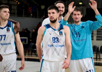 Türk Telekom, Fenerbahçe Beko’yu farklı geçti