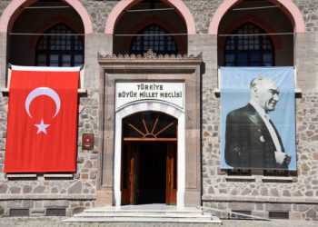 Türkiye Büyük Millet Meclisi bugün 23 Nisan gündemiyle toplanıyor
