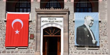 Türkiye Büyük Millet Meclisi bugün 23 Nisan gündemiyle toplanıyor
