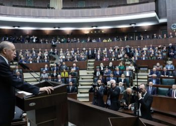 AKP üç dönem kuralını uyguladı: 196 vekil liste dışı 