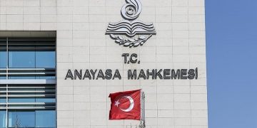 AYM’den kadın hakları açısından önemli karar: Artık kadınların soyadı da var!