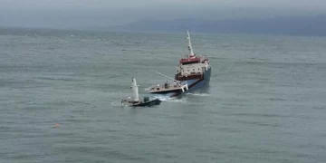Antalya açıklarında ticari gemi battı: 9 kişi kayıp