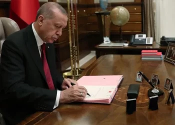 Cumhurbaşkanı Erdoğan’dan gece yarısı çok sayıda atama ve görevden alma kararı!