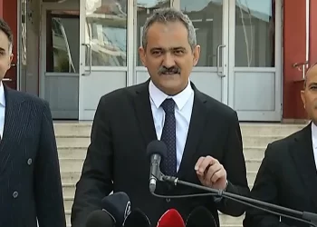 Bakan Mahmut Özer, deprem bölgesindeki iki ilde de okulların açılacağını duyurdu