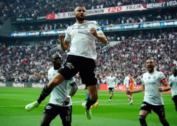 Beşiktaş, Galatasaray’ı geriden gelip devirdi!