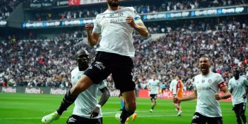 Beşiktaş, Galatasaray’ı geriden gelip devirdi!