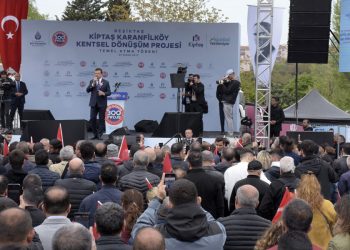 İmamoğlu, Beşiktaş’taki temel atma törenine katıldı