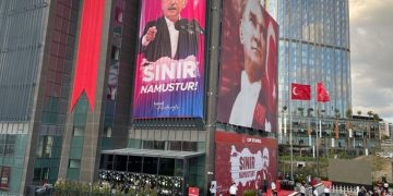 CHP İstanbul İl Başkanlığı binası önünde ateş açıldı
