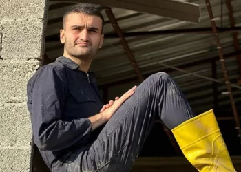 CZN Burak, Osmaniye’de depremzedeye yardım eli uzatarak evini yeniden inşa ettirdi