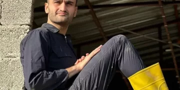CZN Burak, Osmaniye’de depremzedeye yardım eli uzatarak evini yeniden inşa ettirdi