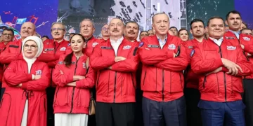 Cumhurbaşkanı Erdoğan ve Aliyev, TEKNOFEST’te teknoloji meraklılarıyla bir araya geldi