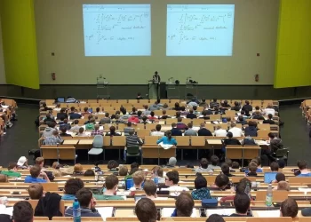 Üniversitelerde hibrit eğitim!