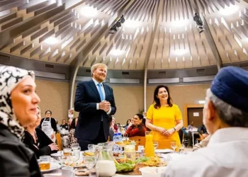 Hollanda Kralı iftara katıldı