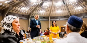 Hollanda Kralı iftara katıldı