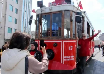 İstiklal Caddesi’nde bayram coşkusu